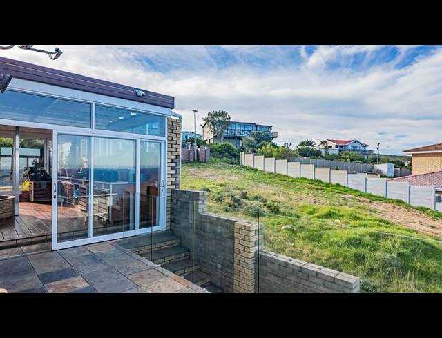 6 BEDROOM HOUSE FOR SALE IN DANA BAY